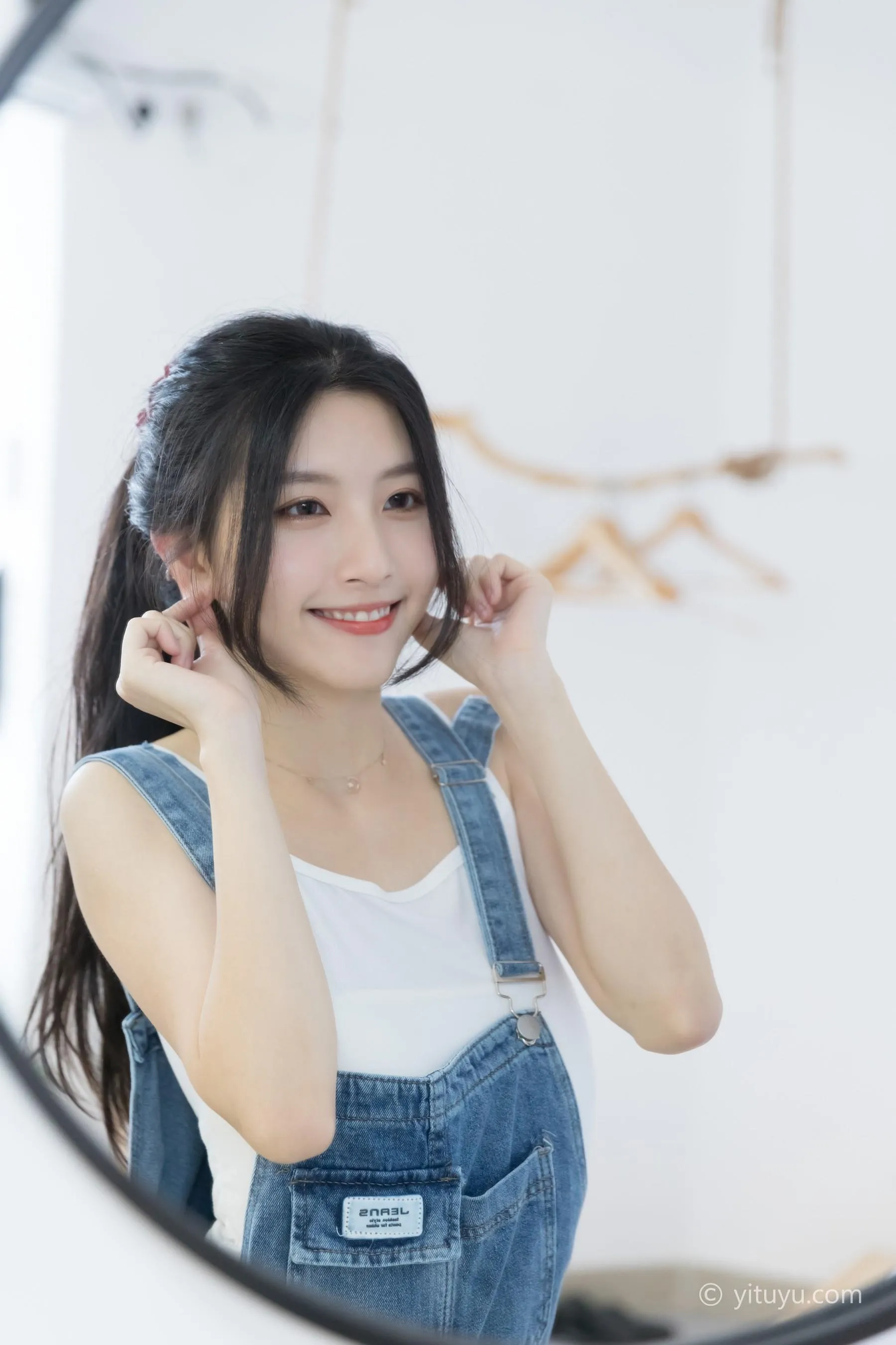 [YITUYU艺图语]2021.04.21 蓝色牛仔裤 小铟 [25P]插图7